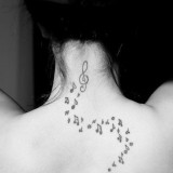Tatuagens femininas no pescoço